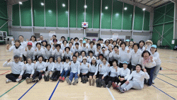 자생적   체조모임  " 삼,행,체"  "봄을 깨우고 ,  몸에    활력을  !"   시민 체조운동으로   확산 .