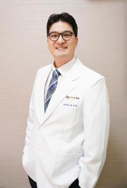 앞니 사이 벌어짐, 유치 정중 과잉치 점검 필요