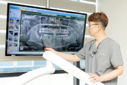 앞니 임플란트 전 심미 기준 확인 필요