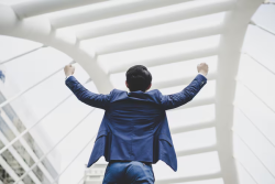 "그의 추락이 왜 이렇게 속 시원할까": 정의로운 분노와 샤덴프로이데