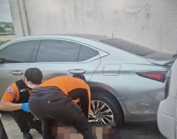 논산 채운면  노상주차장서 경사로서 밀려 내려오는 1t 트럭 막으려다…70대 행인 참변