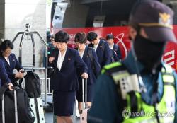 '12년 만의 방한' 북한 여자축구 내고향팀, 수원 도착후 첫 훈련(종합)