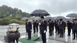 태극기로 새긴 감사… 한국교육시설안전원, 국립현충원서 봉사의 손길