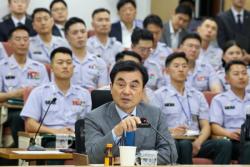 안규백, 사관학교 통합안 검토 속 육사 방문…의견 청취