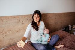 사소한 일상까지 '육아 검열'…내 아이 키우는데 왜 눈치 봐야 하죠?