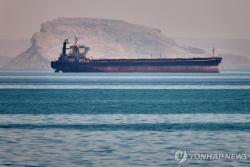 美, 호르무즈 해협 군사시설 기습 공습…막판 종전 협상 안갯속