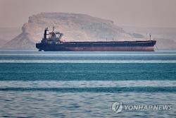이란, 미 공군기지 보복 타격…호르무즈 무력 충돌에 중동 긴장 고조