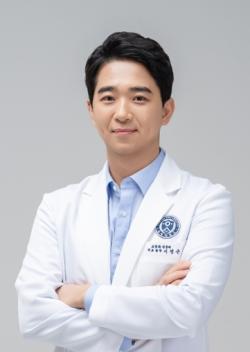 중년 치아교정, 잇몸 상태 확인 우선