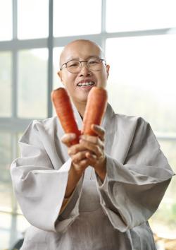 샐러디X선재스님 협업 메뉴 10만 개 팔렸다