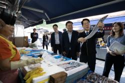 황종우 해수부 장관, 부산 수정시장 찾아 수산물 물가·수급 점검