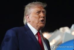 트럼프, 이란의 협상 지연 강력 규탄…호르무즈 격돌 후 대가 경고