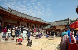 “결혼식 비용은 낮추고 특별함은 더하고”…수원시, 공공예식장 4곳 운영