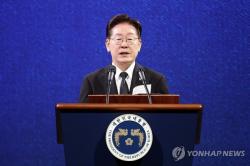 [속보] 李대통령, 文 전 대통령과 내달 1일 청와대 오찬