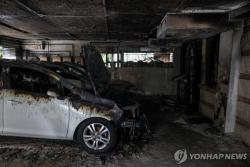 그리스 테살로니키 여당 정치인 자택 연쇄 폭발… 1명 사망·4명 부상