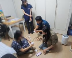 수원특례시, `여성안심패키지` 지원 완료…경찰이 대상자에게 패키지 직접 전달