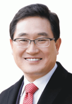 논산  부적면 출신  김장수  전   대통령실 정무비서관   논산 부영아파트에  둥지  .  가을께  이사할듯 ..