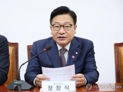 권영진 '원내대표 멱살' 논란 일파만파…지도부 "자진탈당 권유"(종합)