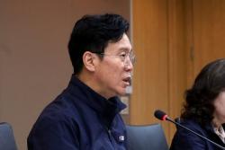 김영훈 고용노동부 장관, 택배 물류센터 야간 폭염 대응 실태 불시점검