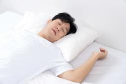 코골이 원인 네 가지…좁은 기도·코막힘·체중 증가·턱 구조