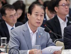 "노태우 묘역 참배 고민" 보훈장관, 국민정서 고려 참배 않기로