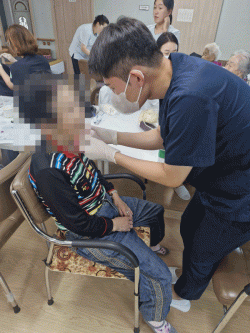 논산시, 어르신 찾아가는 구강건강관리 서비스 본격 추진  - 치과의사·치과위생사 주간보호센터 방문, 어르신 1:1 맞춤케어 -