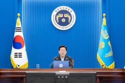 이재명 대통령 지지율 44% 취임 후 최저…부정평가 첫 역전