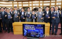 '김민석 승리 도운 사람들' 면면은…캠프·최고위·SNS서 지원사격