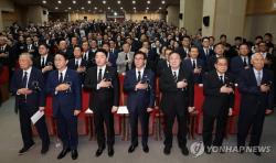 DJ 서거 17주기…여야 "김대중 정신 이어가겠다" 한목소리