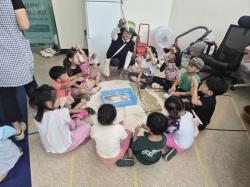 ‘휴양림에서 나무랑 놀자!’논산시 ‘조물조물 나무놀이터’성황  -피서객 360여명 몰려... 국산목재 체험으로 색다른 휴가 추억 선사-