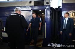 앤디 버넘 영국 총리, 취임 후 첫 해외 순방지로 우크라이나 전격 방문