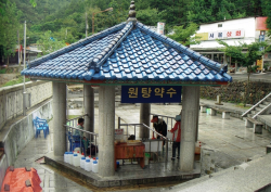 달기약수탕, 닭 울음소리를 닮은 톡 쏘는 탄산약수
