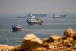 미·이란 충돌 여파에 호르무즈 해협 봉쇄 공포…유조선 피격·운항 중단 속출