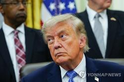 트럼프, CNN·폴리티코 등 비판 언론 백악관 출입 금지 조치
