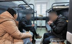 젤렌스키 "생포 북한군 포로 2명 한국 이송"…정부 사실상 인정