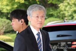 曺 '재제청 거부' 여진…與 "법복입고 정치질" 野 "사법부 겁박"