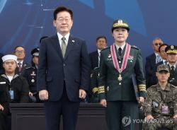 李대통령 "軍지휘권 타국 의존하는 나라없어…전작권 조속 환수"
