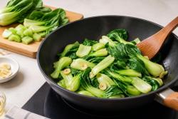 “청경채 볶음, 잎은 언제 넣지?”…줄기 먼저 볶아야 아삭