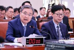 "우크라만 쥐잡듯이"·"신의 저버려"…여야, '北포로 송환' 공방(종합)