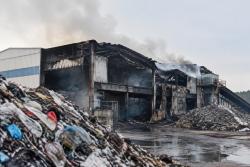 서산 폐기물 재활용 공장 화재 17시간 40분 만에 꺼져