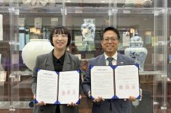 한국유교문화진흥원·성균관대, 지산학 협력으로 유교문화 인재 키운다 - 10월 12일 한유진, 성균관대 유학대학·앵커사업단과 교육협약 체결 - - 대학 정규 교과와 유교문화 자원 연계…공동 프로젝트 성과를 교육·문화사업에 활용 -