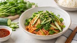 미나리 비빔국수, 향 살리려면 마지막에 섞는다