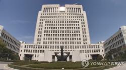 흉기 협박하는 아들 살해한 60대 의대교수…징역 4년 확정